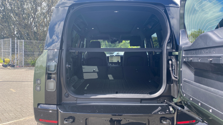 Land Rover Defender 3.0 D250 X-Dynamic SE 110 5dr Auto Diesel Estate